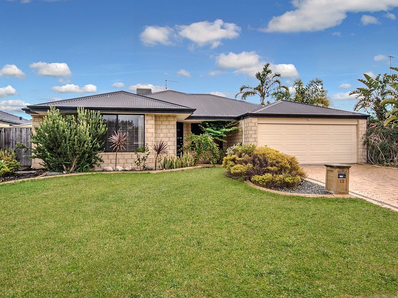 12 Bethel Corner, Halls Head WA 6210
