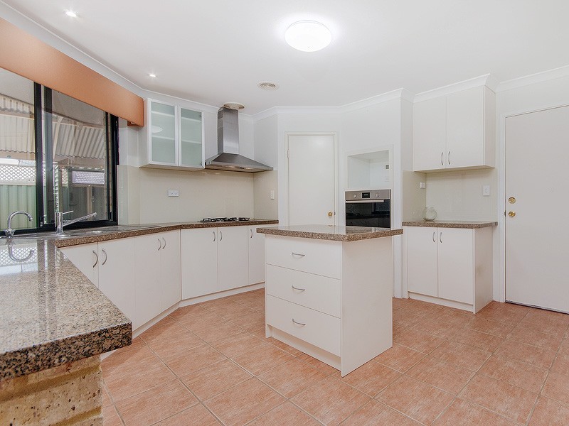 156 Peelwood Parade, Halls Head WA 6210