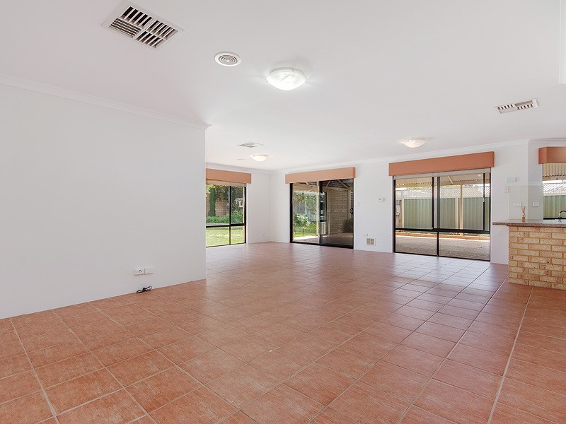 156 Peelwood Parade, Halls Head WA 6210