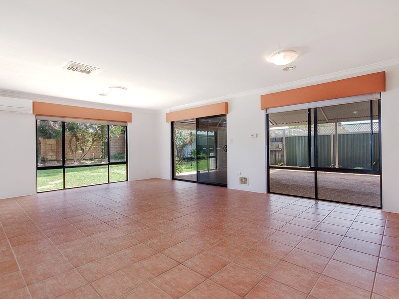 156 Peelwood Parade, Halls Head WA 6210