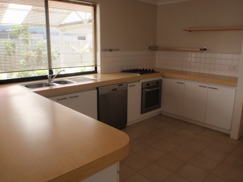 11 Piombino View, Secret Harbour WA 6173