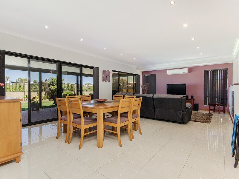 34 Drosera Turn, Halls Head WA 6210