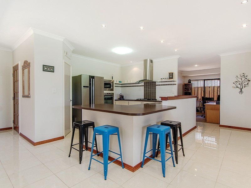 34 Drosera Turn, Halls Head WA 6210