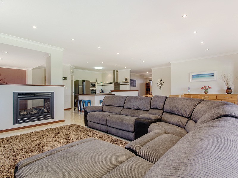 34 Drosera Turn, Halls Head WA 6210