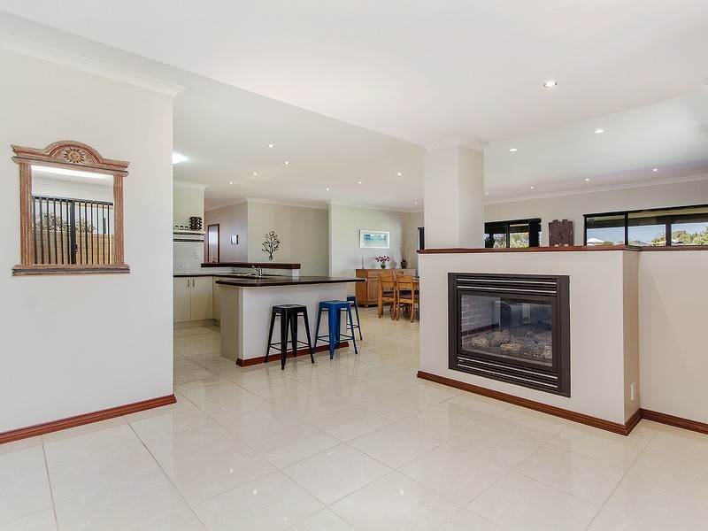 34 Drosera Turn, Halls Head WA 6210