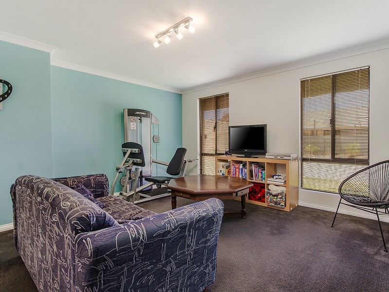 34 Drosera Turn, Halls Head WA 6210