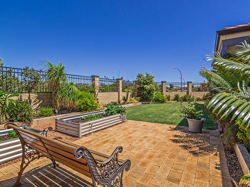 34 Drosera Turn, Halls Head WA 6210