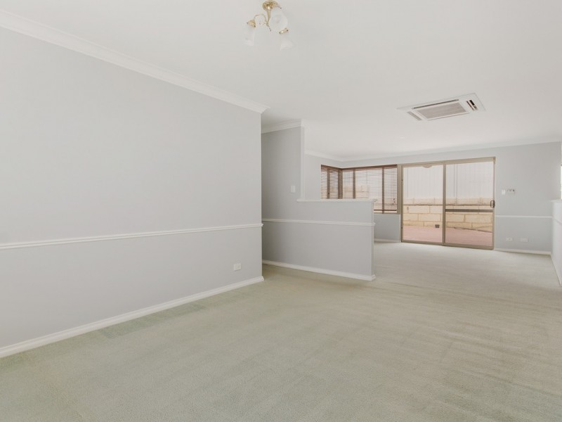 12 Plover Rise, Halls Head WA 6210