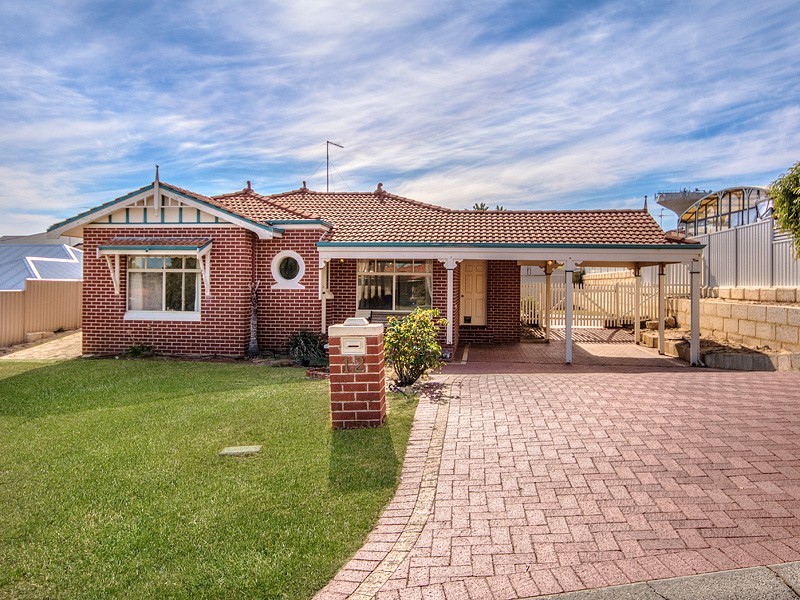 12 Plover Rise, Halls Head WA 6210