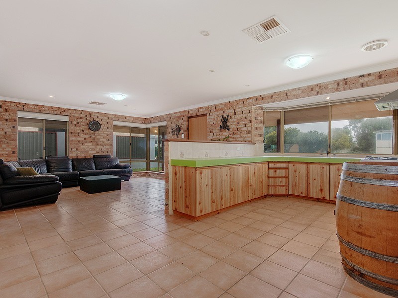 7 Albion Road, Madora Bay WA 6210