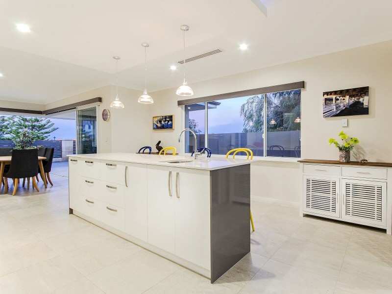 2 REEF VIEW, Wannanup WA 6210