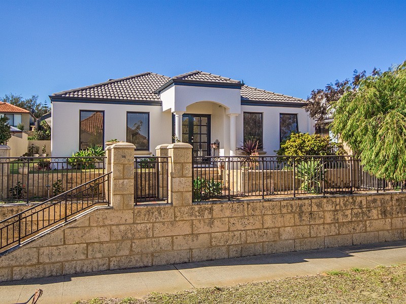 35 Batavia Ave, Wannanup WA 6210