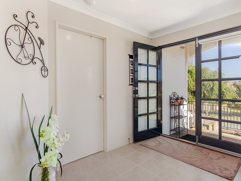 35 Batavia Ave, Wannanup WA 6210