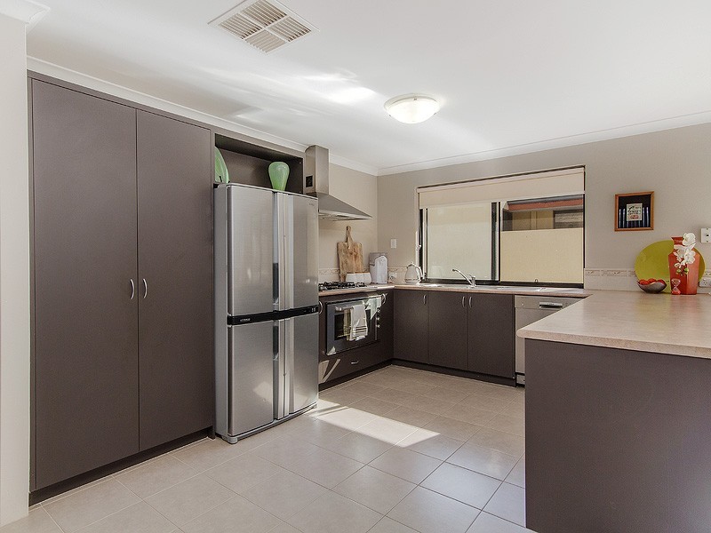 35 Batavia Ave, Wannanup WA 6210
