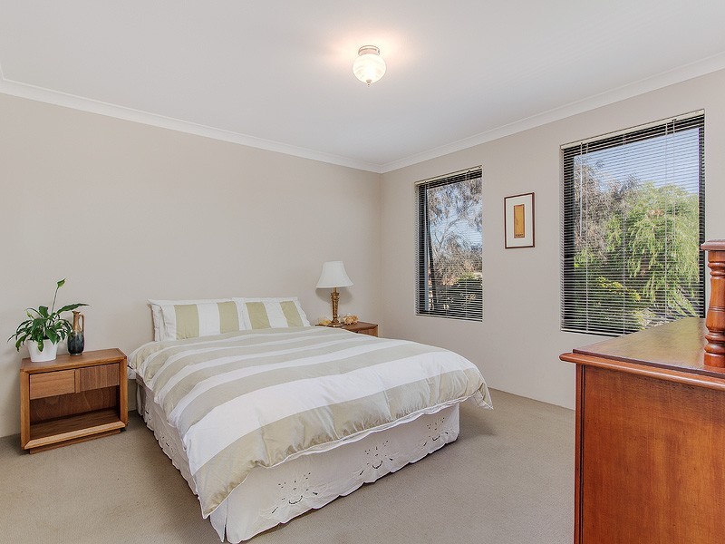 35 Batavia Ave, Wannanup WA 6210