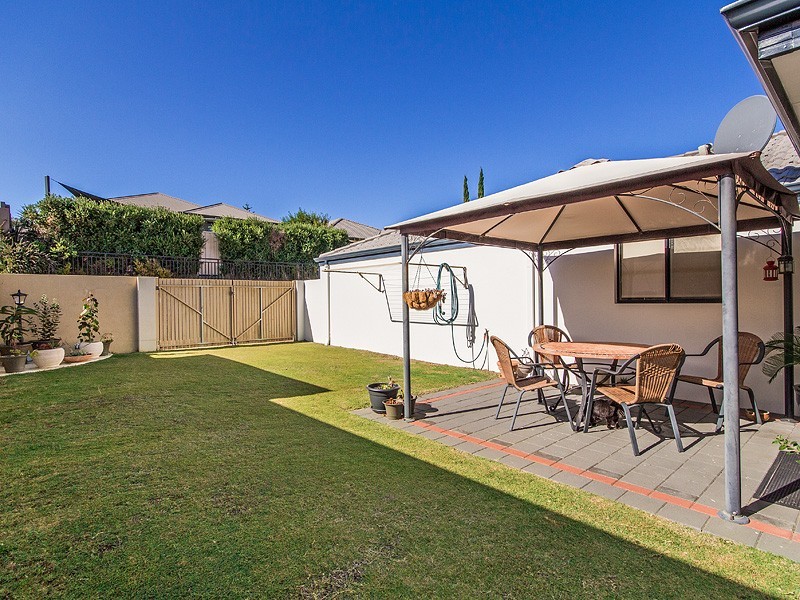 35 Batavia Ave, Wannanup WA 6210