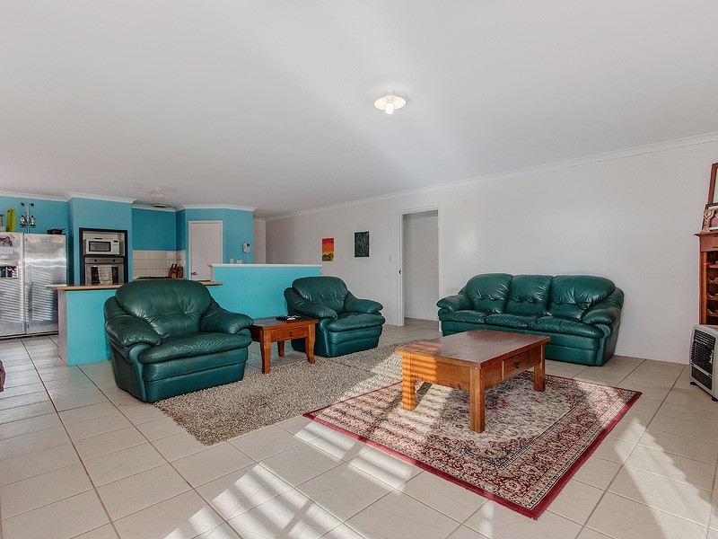 15 Beachport Way, Wannanup WA 6210