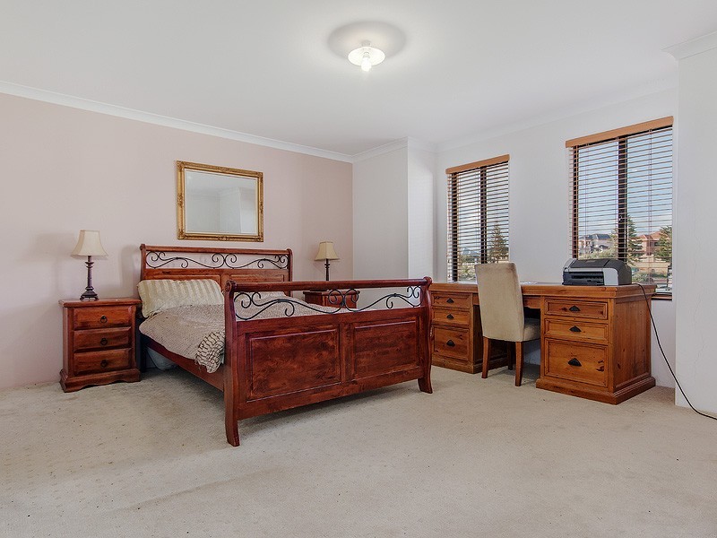 15 Beachport Way, Wannanup WA 6210