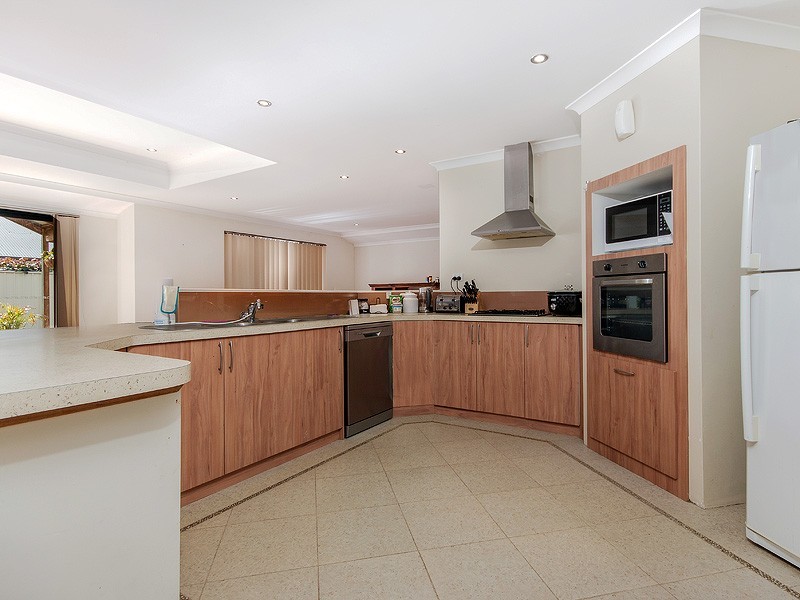 17 Laverton Rise, Dawesville WA 6211