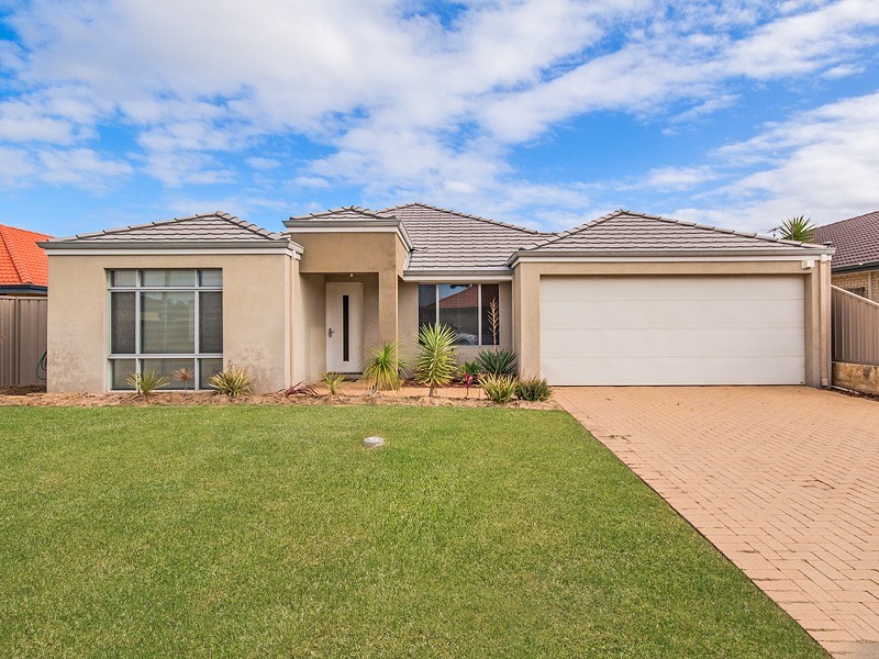 10 Wuraling Pass, Wannanup WA 6210