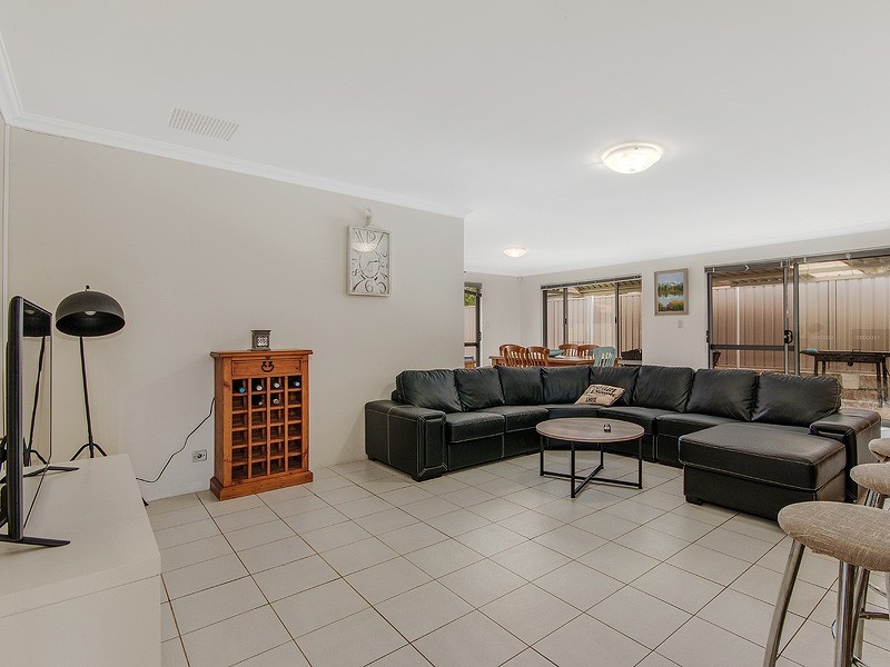 10 Wuraling Pass, Wannanup WA 6210