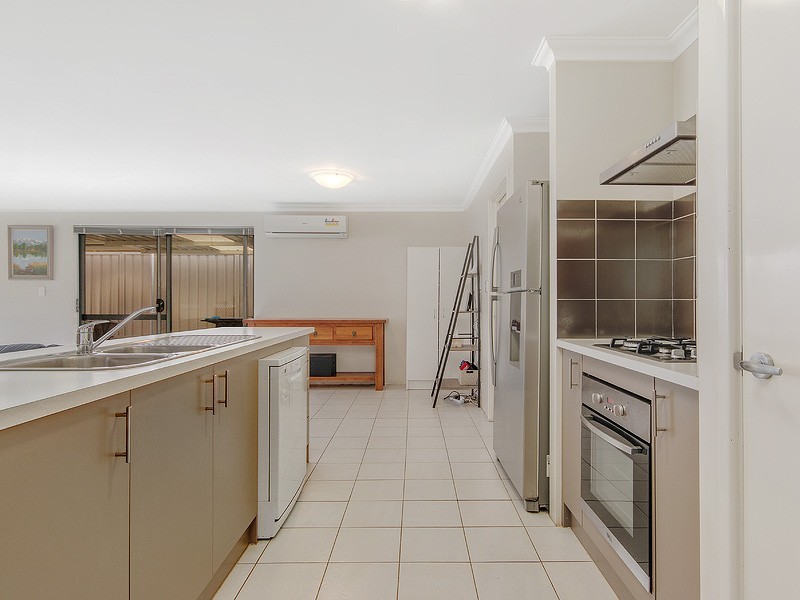 10 Wuraling Pass, Wannanup WA 6210