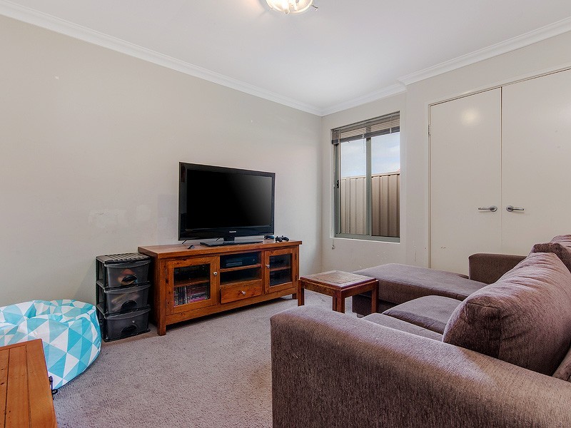 10 Wuraling Pass, Wannanup WA 6210
