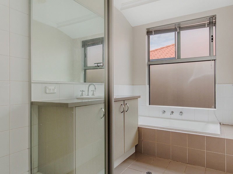 10 Wuraling Pass, Wannanup WA 6210