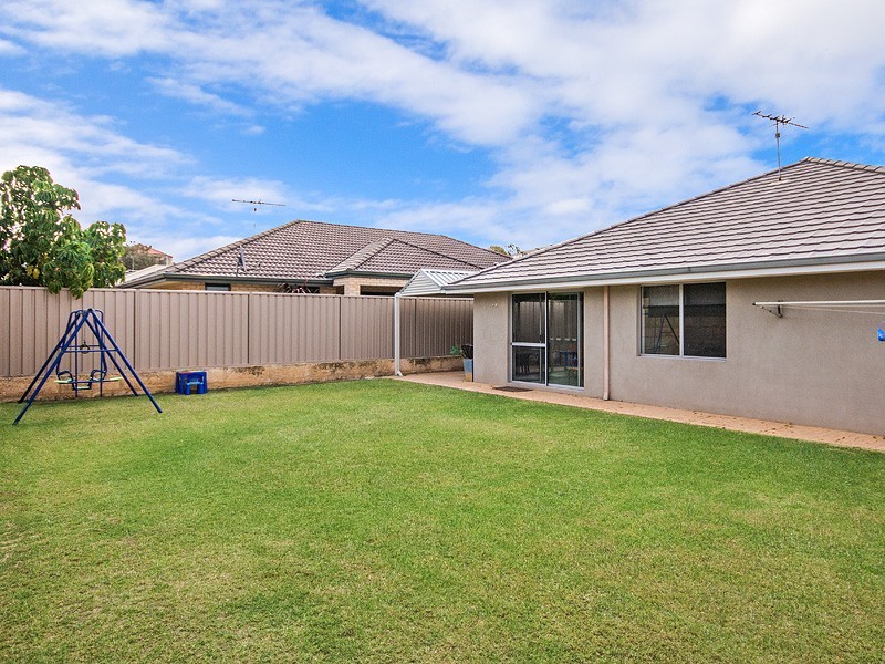 10 Wuraling Pass, Wannanup WA 6210