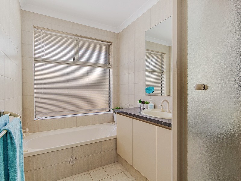 4 Reef View, Wannanup WA 6210