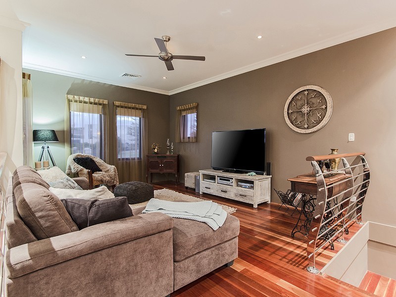 8 Alexis Circle, Wannanup WA 6210