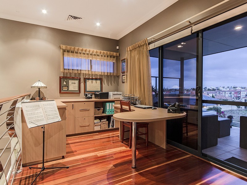 8 Alexis Circle, Wannanup WA 6210