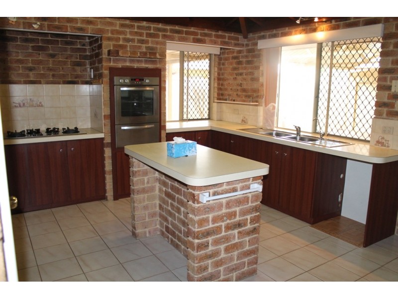 110 Leslie Street, Dudley Park WA 6210