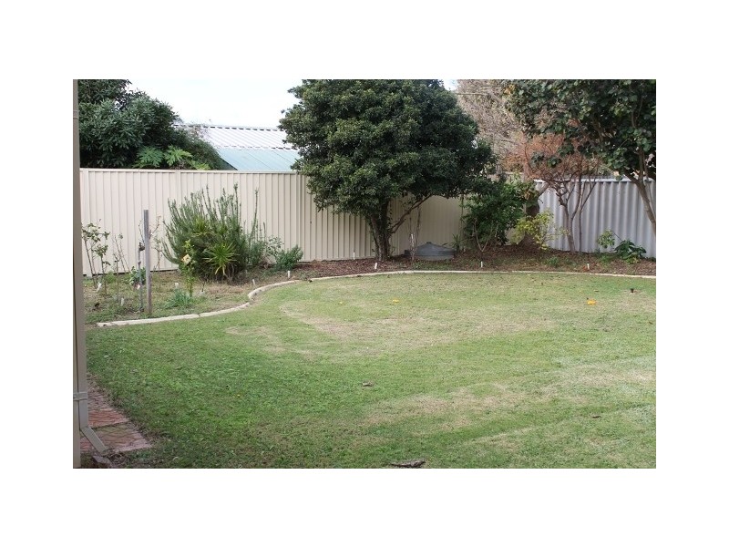 110 Leslie Street, Dudley Park WA 6210