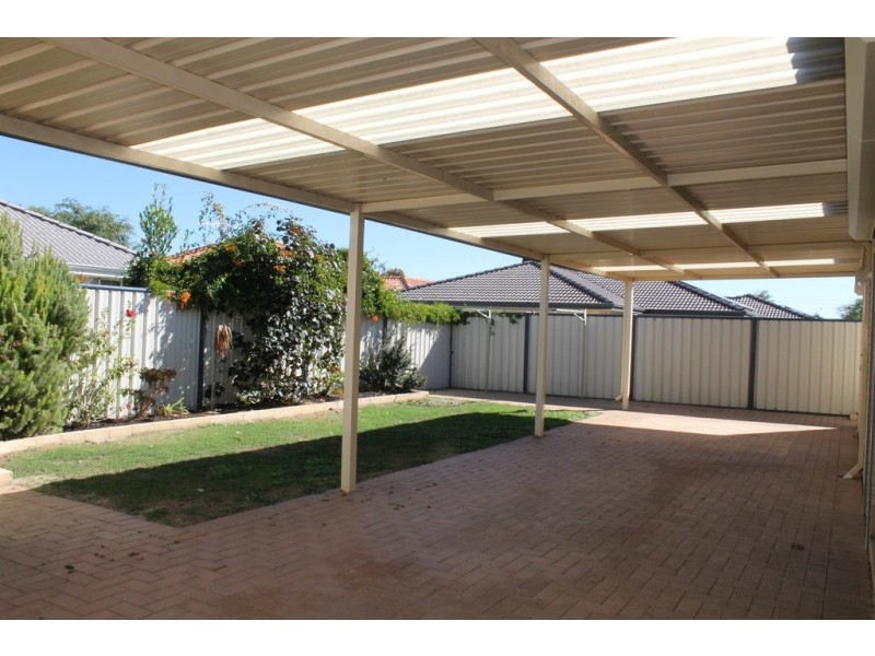 30 Pineknoll Gardens, Meadow Springs WA 6210
