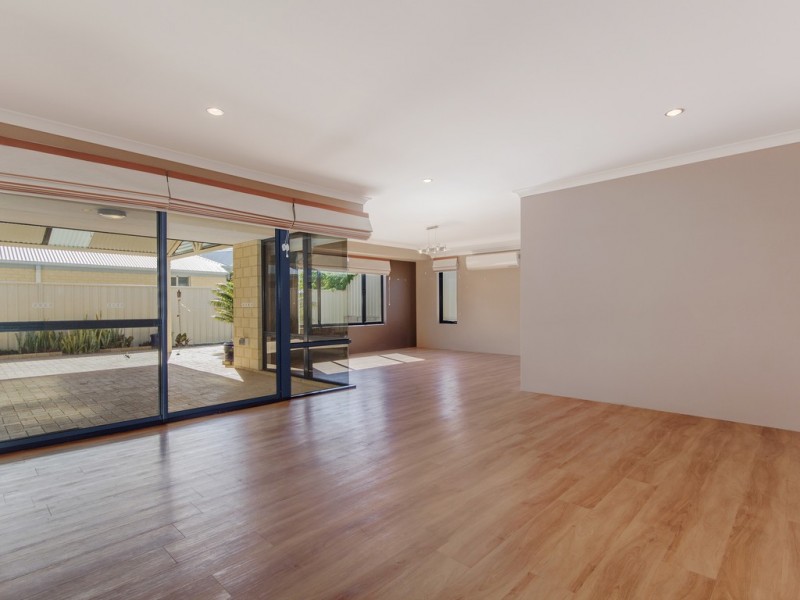 10 Lord Hobart Drive, Madora Bay WA 6210