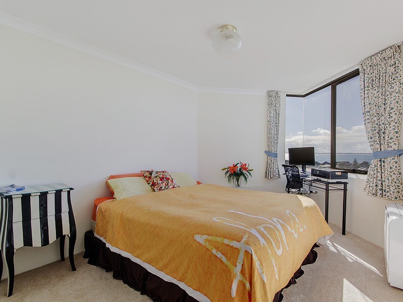 18/6a Valley Road, Halls Head WA 6210
