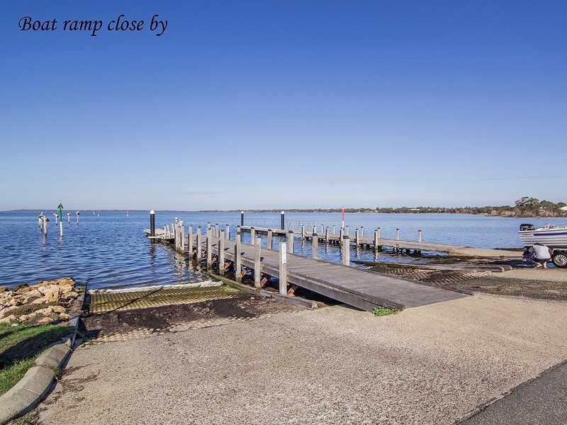 1/5 Owen Avenue, Falcon WA 6210