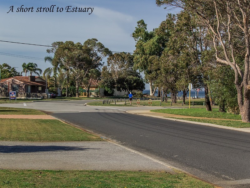 1/5 Owen Avenue, Falcon WA 6210