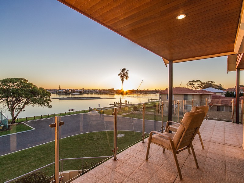 4/10 WINJAN PLACE, Dudley Park WA 6210