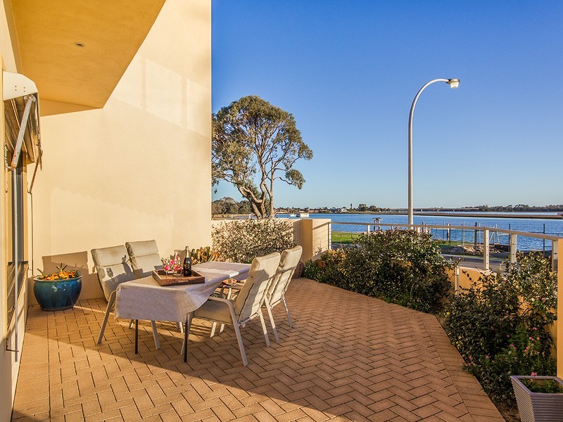 4/10 WINJAN PLACE, Dudley Park WA 6210