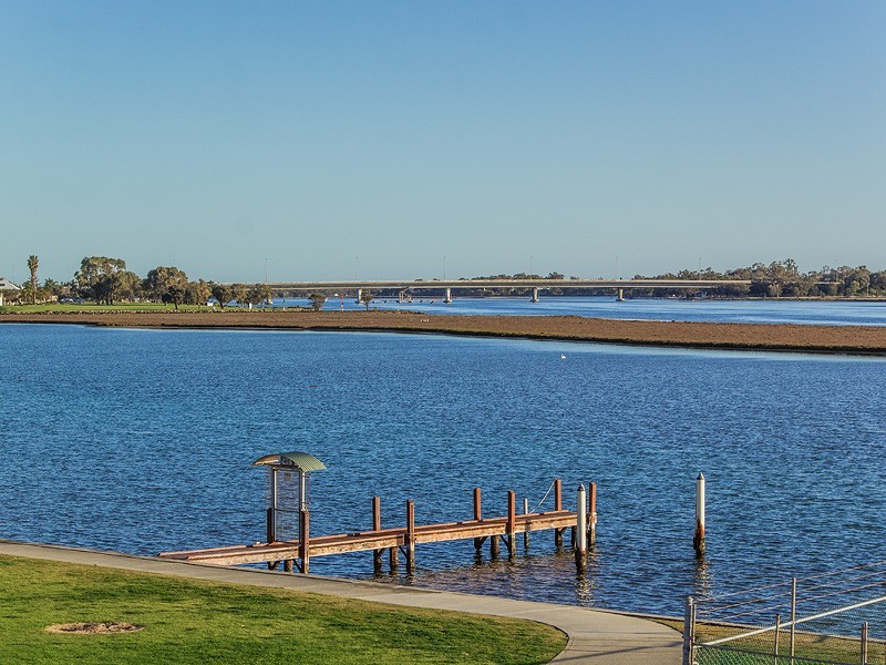 4/10 WINJAN PLACE, Dudley Park WA 6210