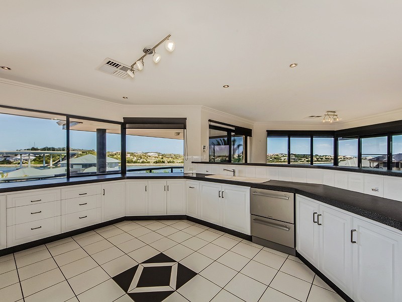 12 Captain Court, Wannanup WA 6210