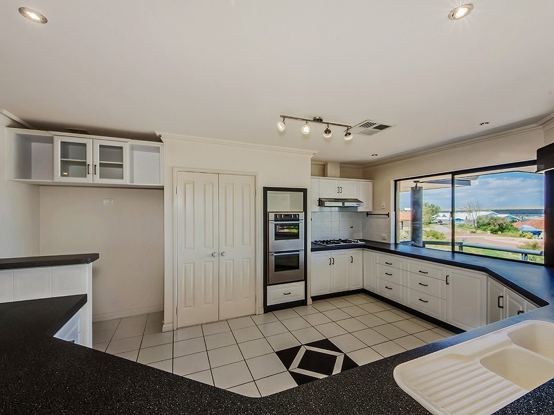 12 Captain Court, Wannanup WA 6210