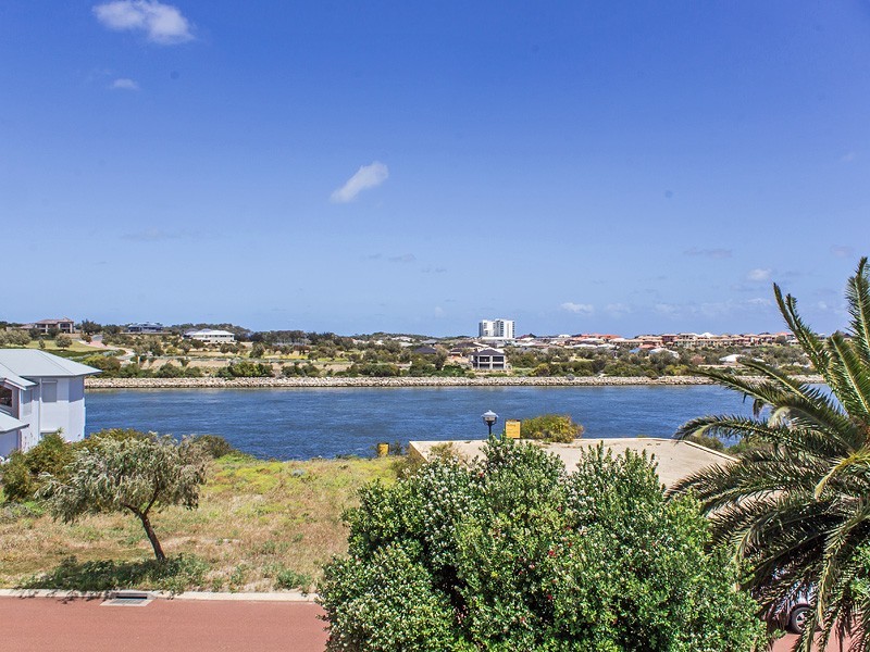 12 Captain Court, Wannanup WA 6210