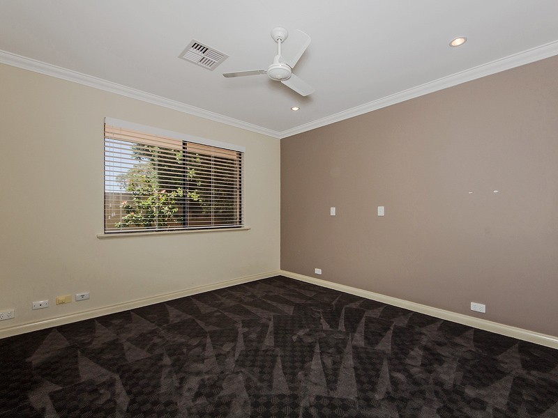 12 Captain Court, Wannanup WA 6210