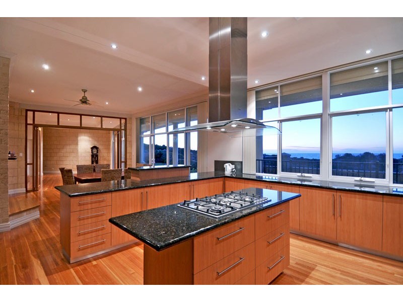 34 Alexis Circle, PORT BOUVARD, Wannanup WA 6210