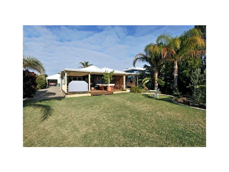 30 Leighton Road East, Halls Head WA 6210