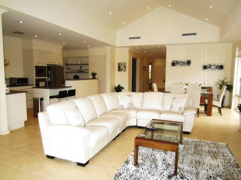 8 Lakeway Retreat, Dawesville WA 6211