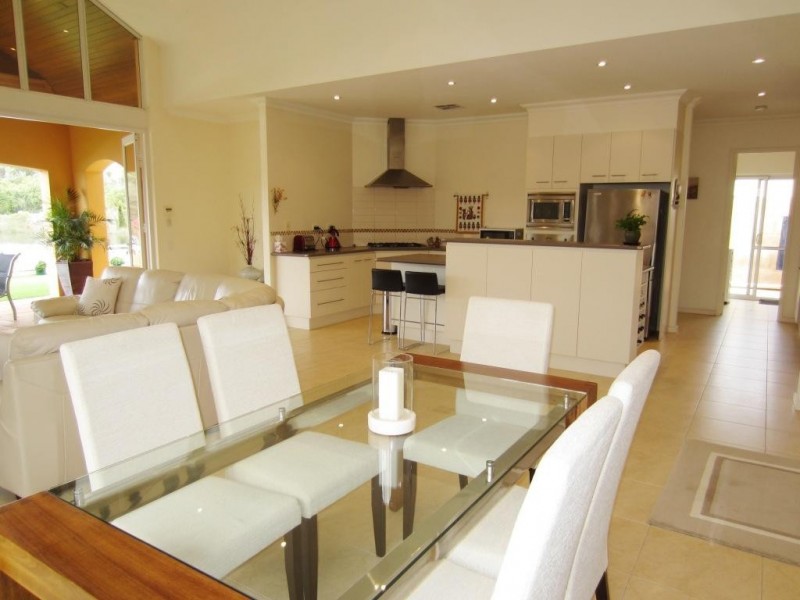 8 Lakeway Retreat, Dawesville WA 6211